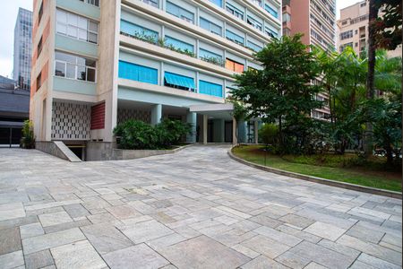 Apartamento à venda com 200m², 3 quartos e 2 vagas Apartamento à venda com 200m², 3 quartos e 2 vagasÁrea comum - Entrada do Edifício