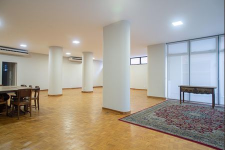 Apartamento à venda com 200m², 3 quartos e 2 vagas Apartamento à venda com 200m², 3 quartos e 2 vagasÁrea comum - Salão de festas