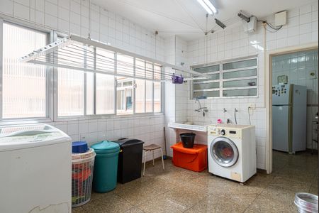 Apartamento à venda com 200m², 3 quartos e 2 vagas Apartamento à venda com 200m², 3 quartos e 2 vagasÁrea de Serviço