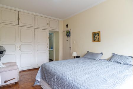 Apartamento à venda com 200m², 3 quartos e 2 vagas Apartamento à venda com 200m², 3 quartos e 2 vagasSuíte