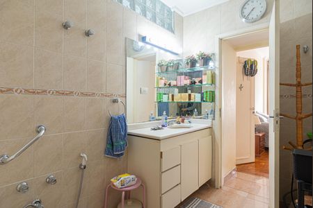 Apartamento à venda com 200m², 3 quartos e 2 vagas Apartamento à venda com 200m², 3 quartos e 2 vagasBanheiro da Suíte