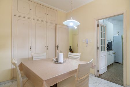 Apartamento à venda com 200m², 3 quartos e 2 vagas Apartamento à venda com 200m², 3 quartos e 2 vagasCopa