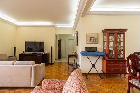 Apartamento à venda com 200m², 3 quartos e 2 vagas Apartamento à venda com 200m², 3 quartos e 2 vagasSala