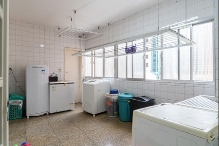 Apartamento à venda com 200m², 3 quartos e 2 vagas Apartamento à venda com 200m², 3 quartos e 2 vagasÁrea de Serviço