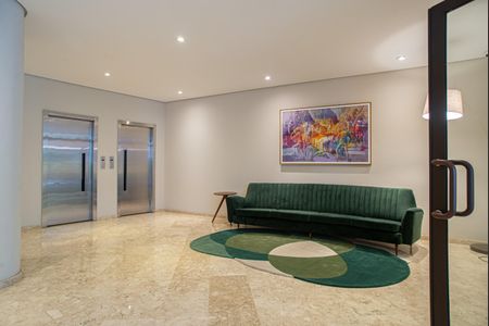 Apartamento à venda com 200m², 3 quartos e 2 vagas Apartamento à venda com 200m², 3 quartos e 2 vagasÁrea comum - Hall Social