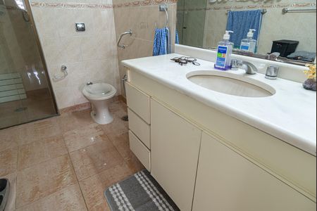 Apartamento à venda com 200m², 3 quartos e 2 vagas Apartamento à venda com 200m², 3 quartos e 2 vagasBanheiro da Suíte