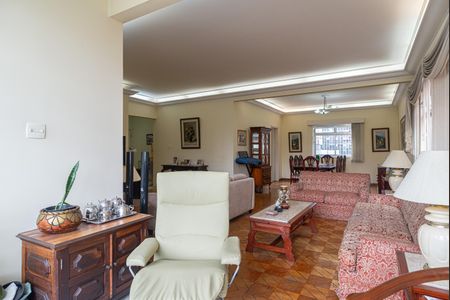 Apartamento à venda com 200m², 3 quartos e 2 vagas Apartamento à venda com 200m², 3 quartos e 2 vagasSala