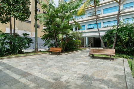 Apartamento à venda com 200m², 3 quartos e 2 vagas Apartamento à venda com 200m², 3 quartos e 2 vagasÁrea comum - Entrada do Edifício