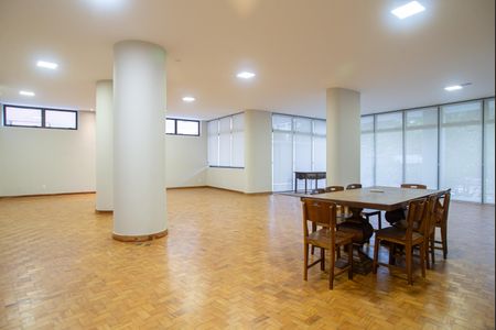 Apartamento à venda com 200m², 3 quartos e 2 vagas Apartamento à venda com 200m², 3 quartos e 2 vagasÁrea comum - Salão de festas