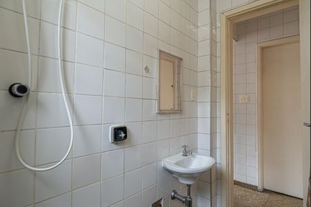 Apartamento à venda com 200m², 3 quartos e 2 vagas Apartamento à venda com 200m², 3 quartos e 2 vagasBanheiro de Serviço