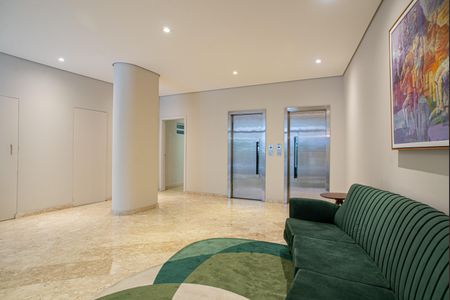 Apartamento à venda com 200m², 3 quartos e 2 vagas Apartamento à venda com 200m², 3 quartos e 2 vagasÁrea comum - Hall Social