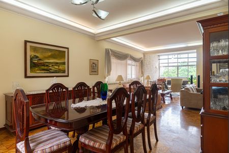 Apartamento à venda com 200m², 3 quartos e 2 vagas Apartamento à venda com 200m², 3 quartos e 2 vagasSala