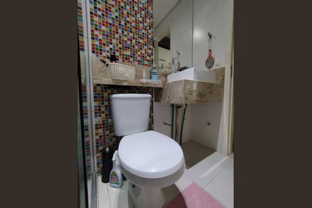 Apartamento à venda com 74m², 2 quartos e 1 vaga Apartamento à venda com 74m², 2 quartos e 1 vagaBanheiro