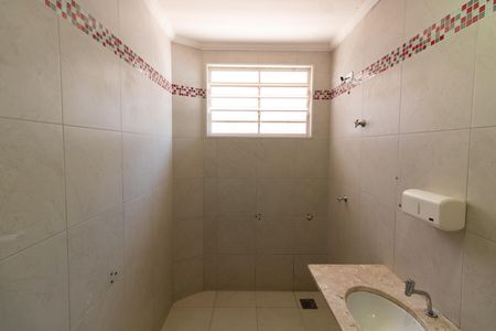 Casa à venda com 400m², 5 quartos e 8 vagas Casa à venda com 400m², 5 quartos e 8 vagasBANHEIRO SOCIAL 2