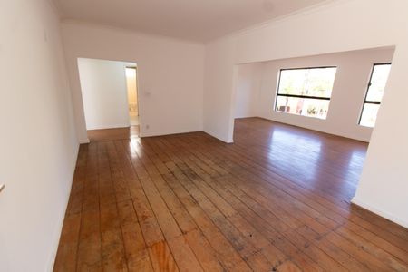 Casa à venda com 400m², 5 quartos e 8 vagas Casa à venda com 400m², 5 quartos e 8 vagasSALA