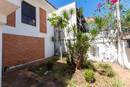 Casa à venda com 400m², 5 quartos e 8 vagas Casa à venda com 400m², 5 quartos e 8 vagasÁREA EXTERNA FRENTE