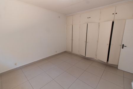 Casa à venda com 400m², 5 quartos e 8 vagas Casa à venda com 400m², 5 quartos e 8 vagasQUARTO 5