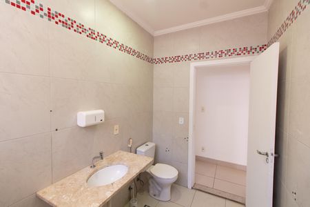 Casa à venda com 400m², 5 quartos e 8 vagas Casa à venda com 400m², 5 quartos e 8 vagasBANHEIRO SOCIAL 2