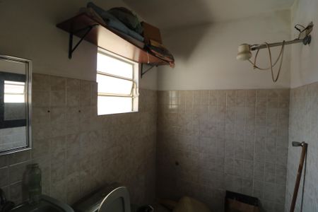 Casa à venda com 250m², 4 quartos e 2 vagasBanheiro de serviço