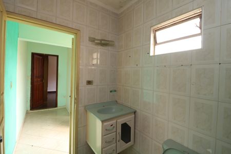 Casa à venda com 250m², 4 quartos e 2 vagasBanheiro 2