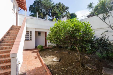 Casa à venda com 300m², 5 quartos e 4 vagas Casa à venda com 300m², 5 quartos e 4 vagasQuintal