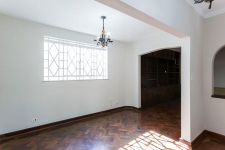 Casa à venda com 300m², 5 quartos e 4 vagas Casa à venda com 300m², 5 quartos e 4 vagasSala