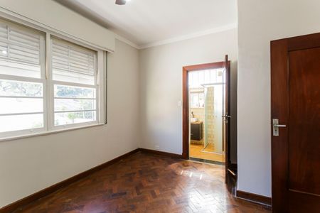 Casa à venda com 300m², 5 quartos e 4 vagas Casa à venda com 300m², 5 quartos e 4 vagasSuíte 1