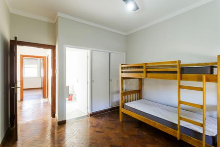 Casa à venda com 300m², 5 quartos e 4 vagas Casa à venda com 300m², 5 quartos e 4 vagasSuíte 2