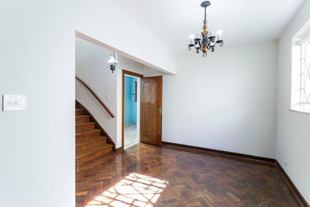 Casa à venda com 300m², 5 quartos e 4 vagas Casa à venda com 300m², 5 quartos e 4 vagasSala