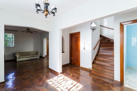 Casa à venda com 300m², 5 quartos e 4 vagas Casa à venda com 300m², 5 quartos e 4 vagasSala