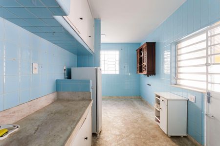 Casa à venda com 300m², 5 quartos e 4 vagas Casa à venda com 300m², 5 quartos e 4 vagasCozinha