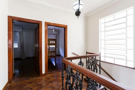 Casa à venda com 300m², 5 quartos e 4 vagas Casa à venda com 300m², 5 quartos e 4 vagasCorredor