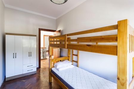 Casa à venda com 300m², 5 quartos e 4 vagas Casa à venda com 300m², 5 quartos e 4 vagasQuarto 1