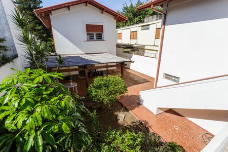 Casa à venda com 300m², 5 quartos e 4 vagas Casa à venda com 300m², 5 quartos e 4 vagasQuintal