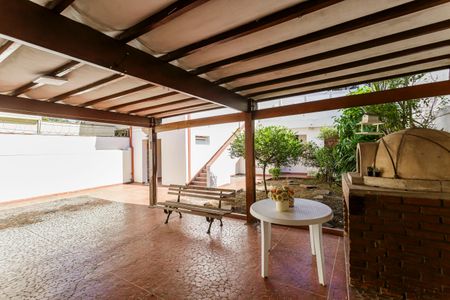 Casa à venda com 300m², 5 quartos e 4 vagas Casa à venda com 300m², 5 quartos e 4 vagasChurrasqueira