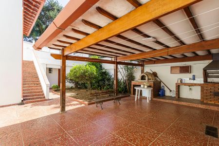 Casa à venda com 300m², 5 quartos e 4 vagas Casa à venda com 300m², 5 quartos e 4 vagasChurrasqueira