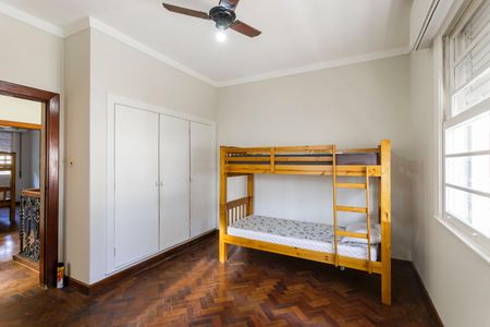 Casa à venda com 300m², 5 quartos e 4 vagas Casa à venda com 300m², 5 quartos e 4 vagasSuíte 1