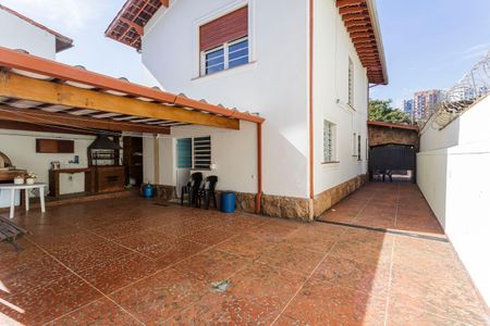 Casa à venda com 300m², 5 quartos e 4 vagas Casa à venda com 300m², 5 quartos e 4 vagasQuintal