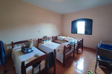 Casa à venda com 204m², 4 quartos e 6 vagas Casa à venda com 204m², 4 quartos e 6 vagasQuarto 2