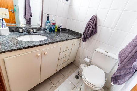 Apartamento à venda com 130m², 2 quartos e 2 vagas Apartamento à venda com 130m², 2 quartos e 2 vagasBanheiro da Suíte
