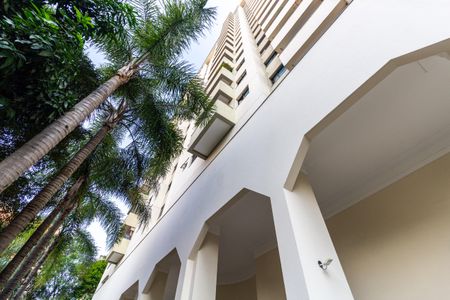 Apartamento à venda com 130m², 2 quartos e 2 vagas Apartamento à venda com 130m², 2 quartos e 2 vagasFachada