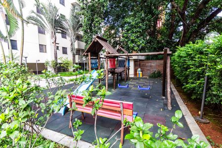 Apartamento à venda com 130m², 2 quartos e 2 vagas Apartamento à venda com 130m², 2 quartos e 2 vagasÁrea comum - Playground