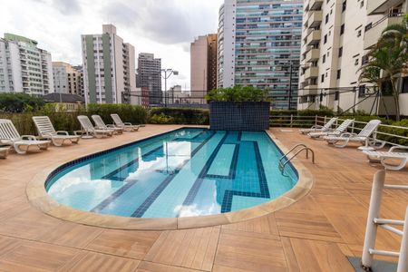 Apartamento à venda com 130m², 2 quartos e 2 vagas Apartamento à venda com 130m², 2 quartos e 2 vagasÁrea comum - Piscina