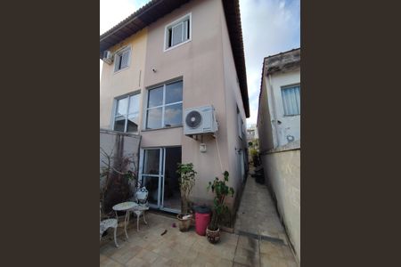 Casa à venda com 175m², 3 quartos e 3 vagas Casa à venda com 175m², 3 quartos e 3 vagasParte de trás da Casa