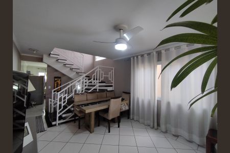 Casa à venda com 175m², 3 quartos e 3 vagas Casa à venda com 175m², 3 quartos e 3 vagasSala de Jantar