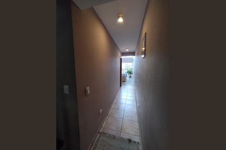 Casa à venda com 175m², 3 quartos e 3 vagas Casa à venda com 175m², 3 quartos e 3 vagasCorredor do térreo