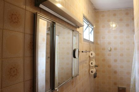 Casa à venda com 279m², 4 quartos e 6 vagasBanheiro 1