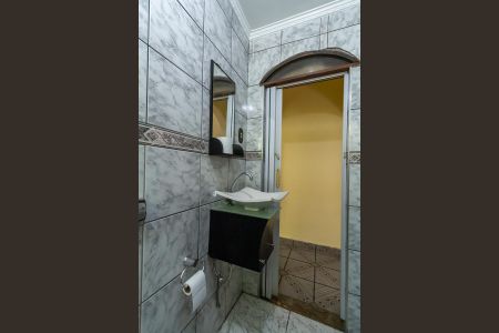 Casa à venda com 236m², 4 quartos e 2 vagas Casa à venda com 236m², 4 quartos e 2 vagasBanheiro 2