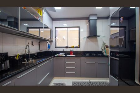 Casa de condomínio à venda com 250m², 4 quartos e 2 vagasCozinha e Área de Serviço