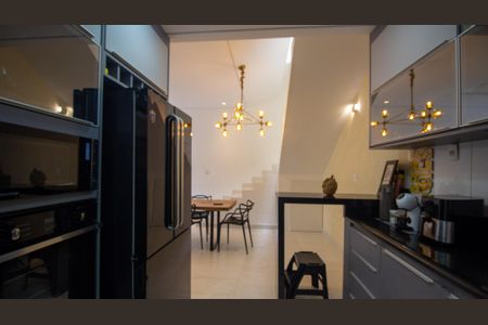 Casa de condomínio à venda com 250m², 4 quartos e 2 vagasCozinha e Área de Serviço